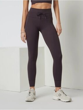 Vuori Daily Pocket Legging in Sangria